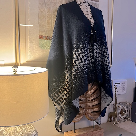 Marc New York poncho scarf - Picture 4 of 5